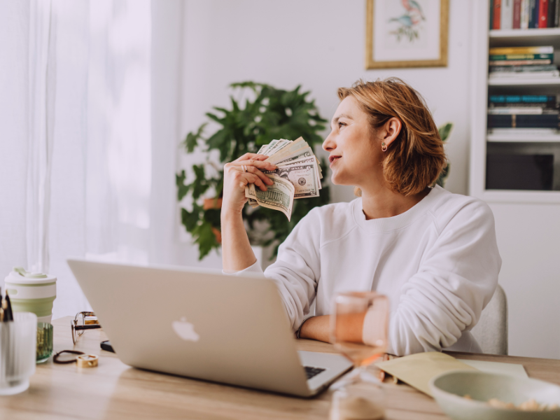 Comment gagne une assistante web