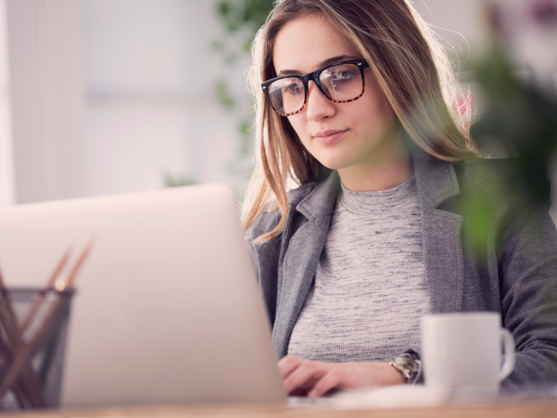 Comment sortir du lot en tant qu'assistante web